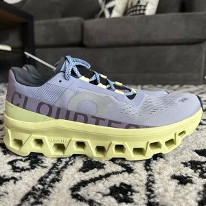 ON RUNNING WOMEN'S CLOUDMONSTER size 10